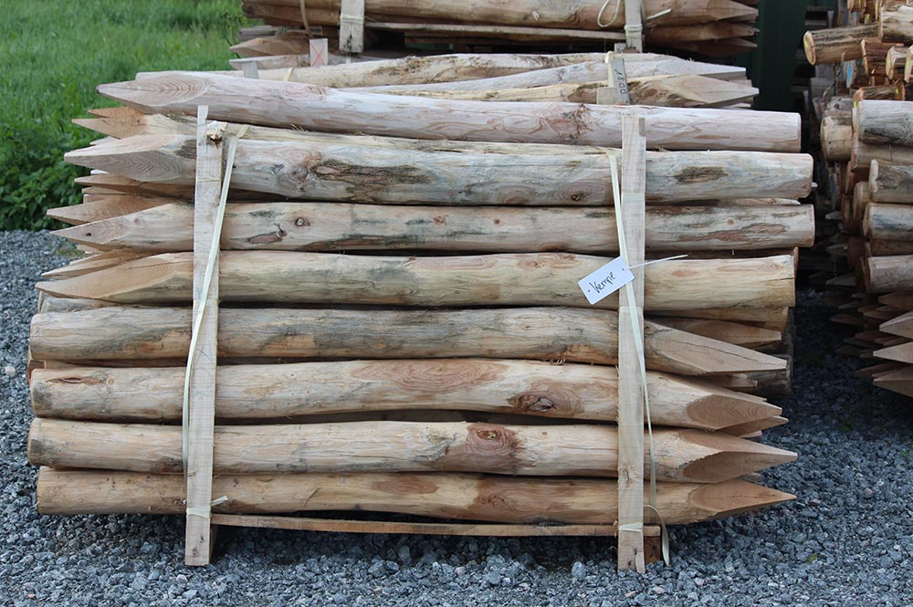 Robinienpfähle - Verkauf und Lieferung