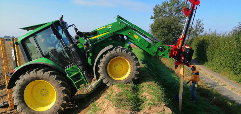 Zaunbau mit Pfahlramme